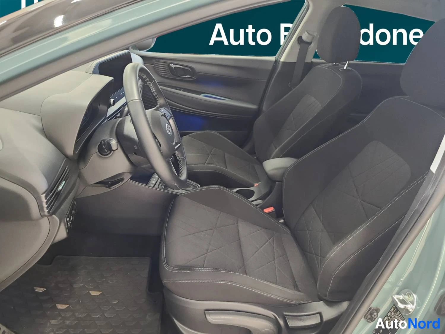 Harmaa Hyundai Bayon 2021, kuva 25