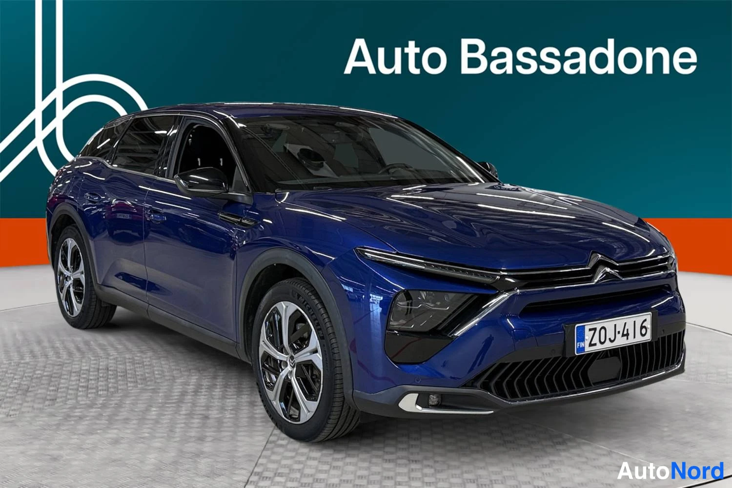 Sininen Citroen C5 x 2022, etuviisto, keula oikealle, kuva 2
