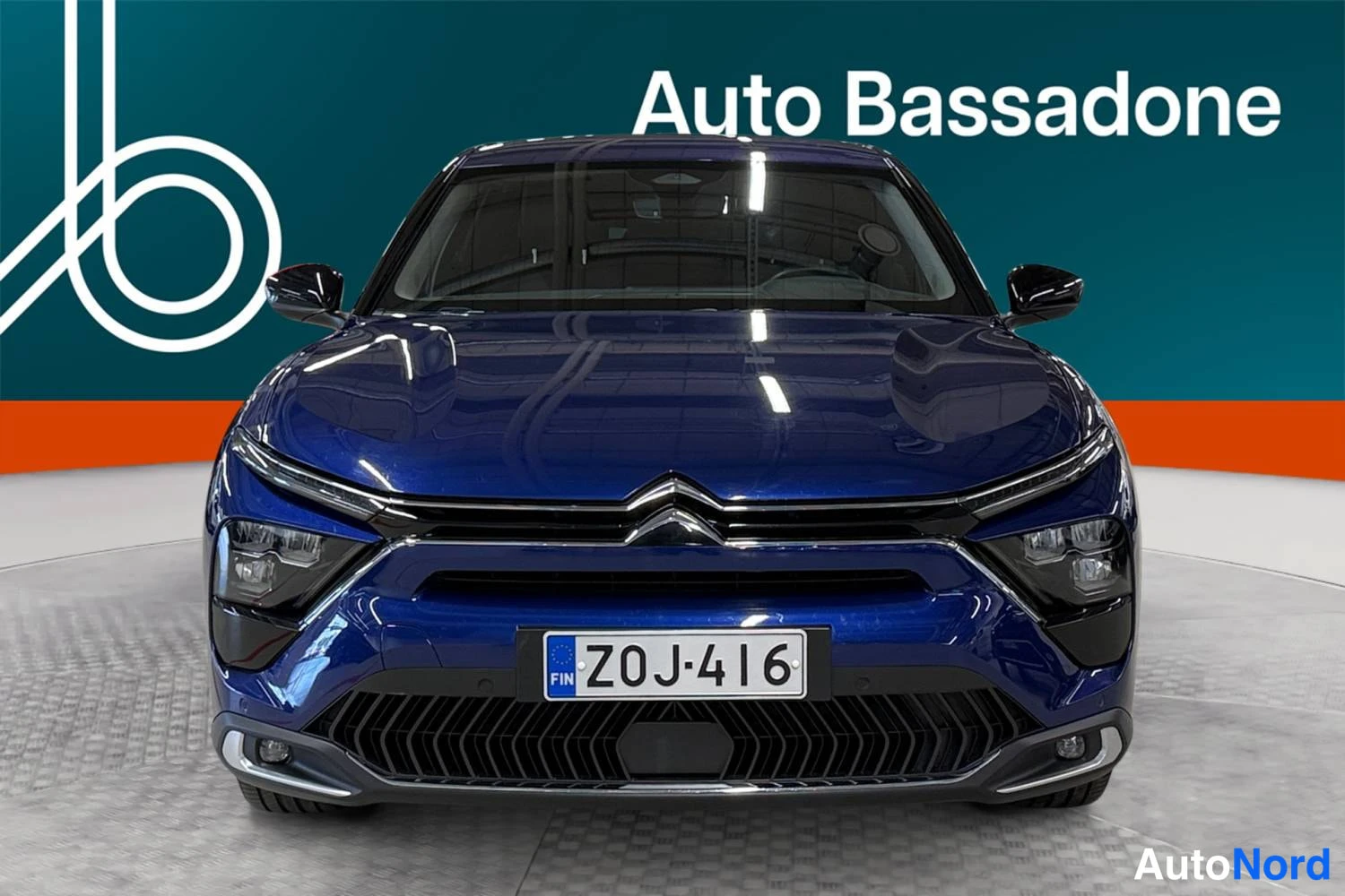 Sininen Citroen C5 x 2022, edestä, kuva 3