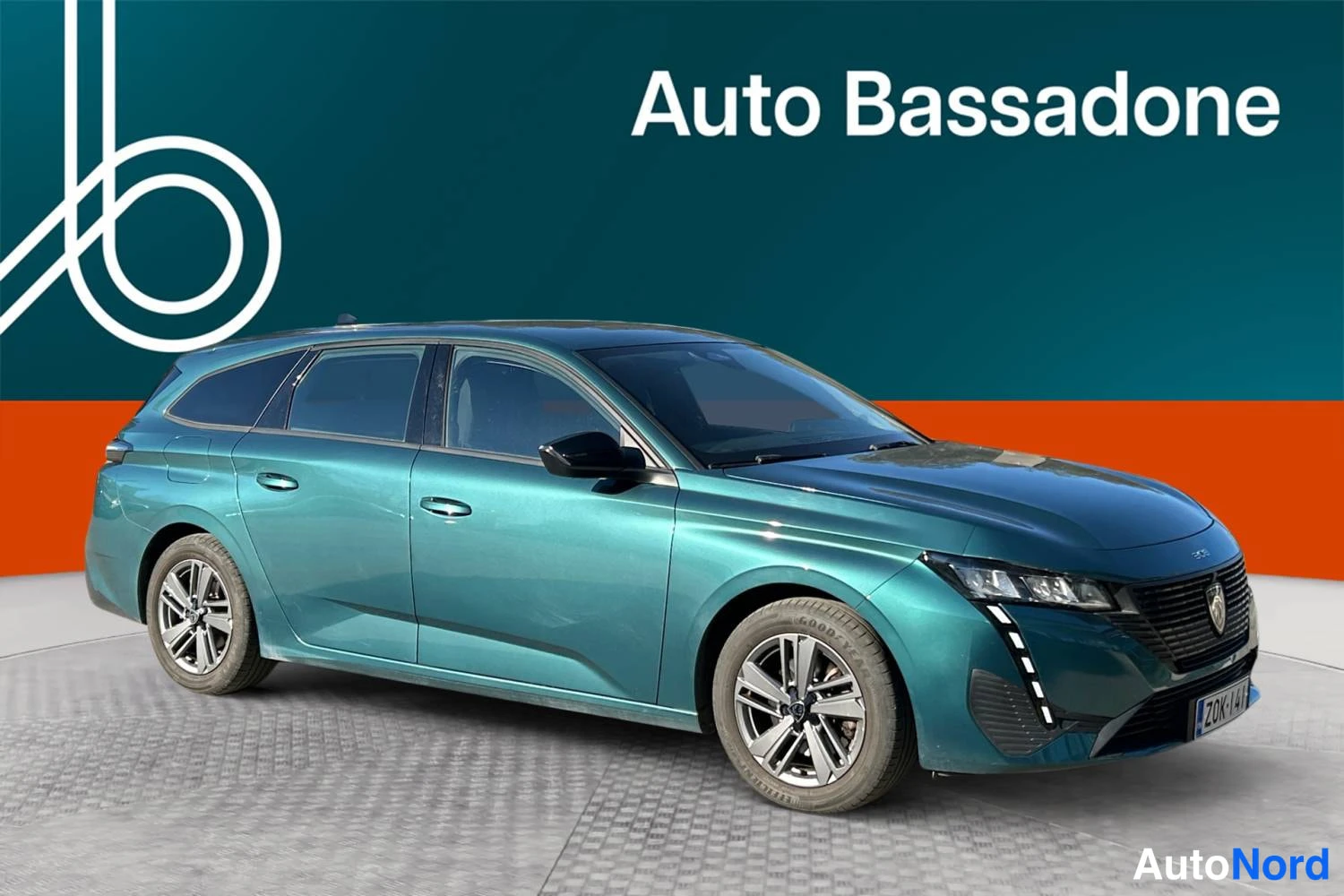 Sininen Peugeot 308 2022, etuviisto, keula oikealle, kuva 3