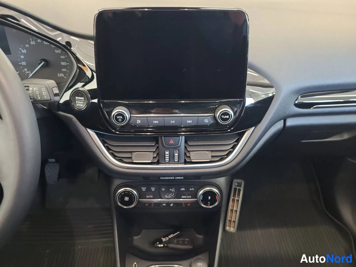 Valkoinen Ford Fiesta 2022, kuva 11