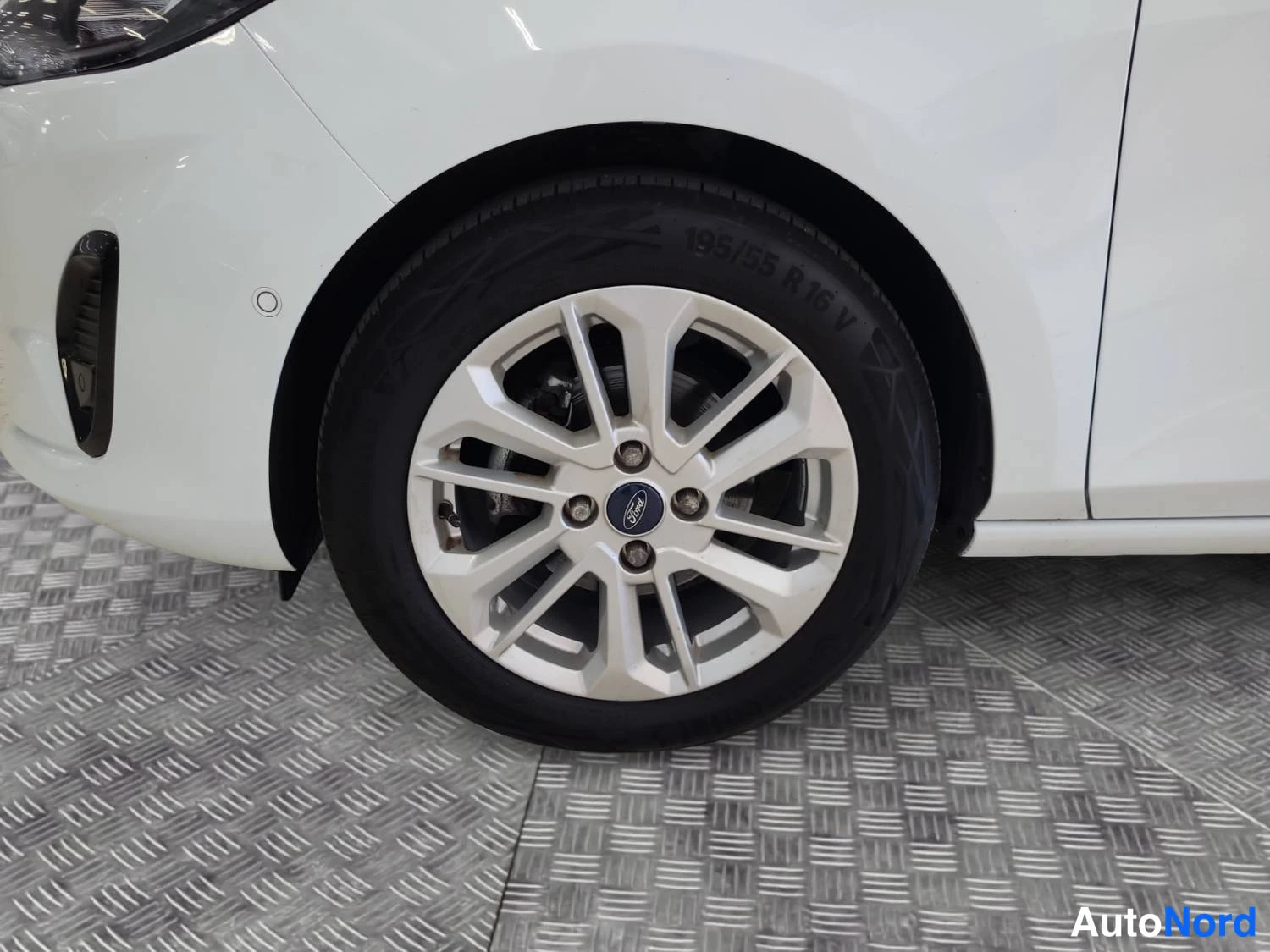 Valkoinen Ford Fiesta 2022, kuva 28