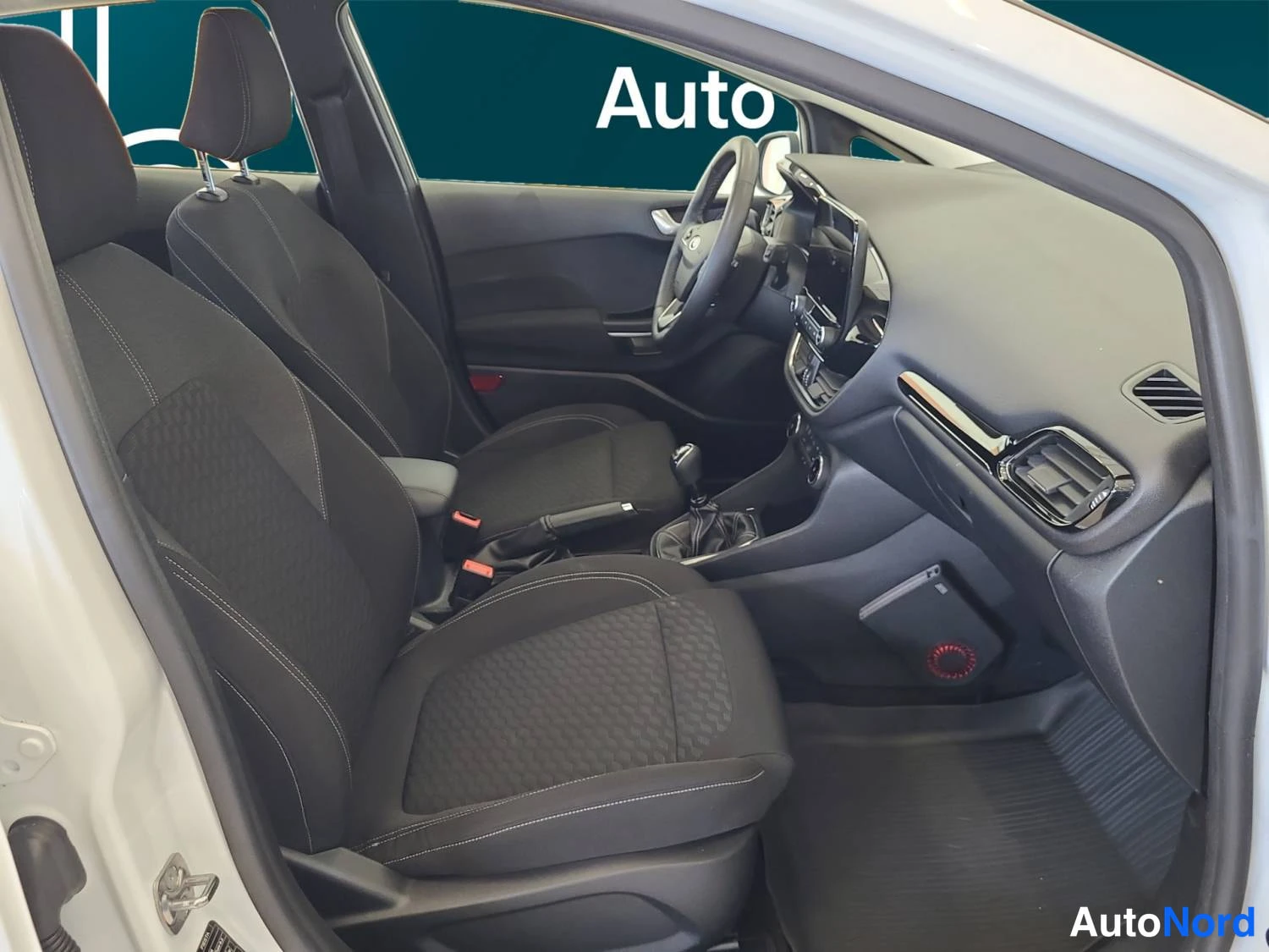 Valkoinen Ford Fiesta 2022, kuva 13