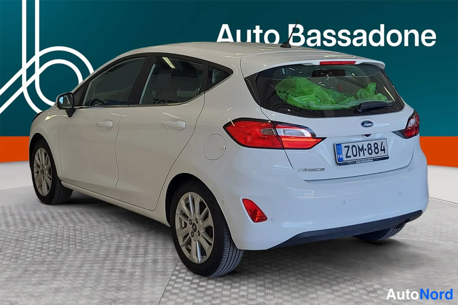 Valkoinen Ford Fiesta 2022, takaviisto, kuva 7