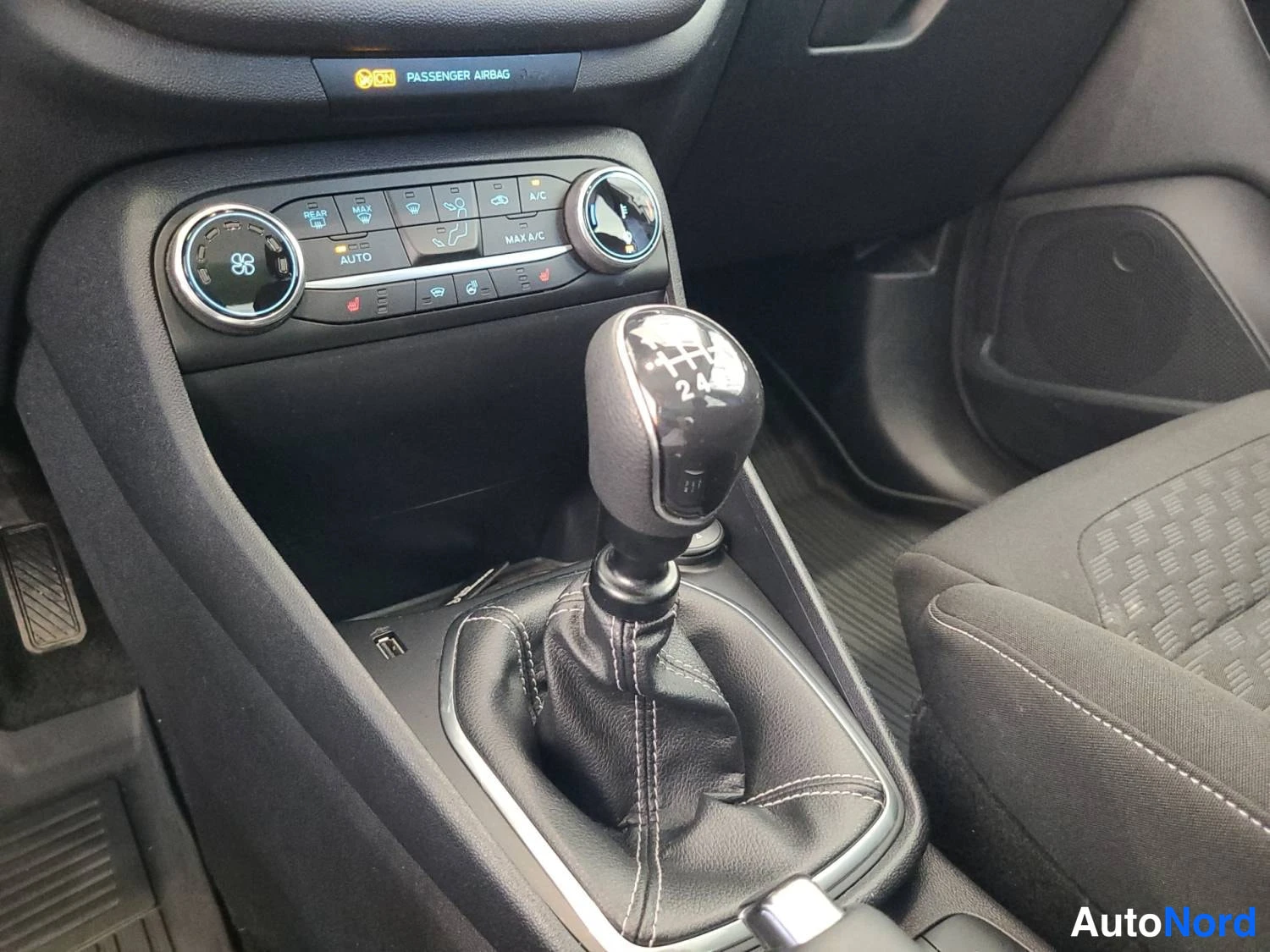 Valkoinen Ford Fiesta 2022, kuva 25