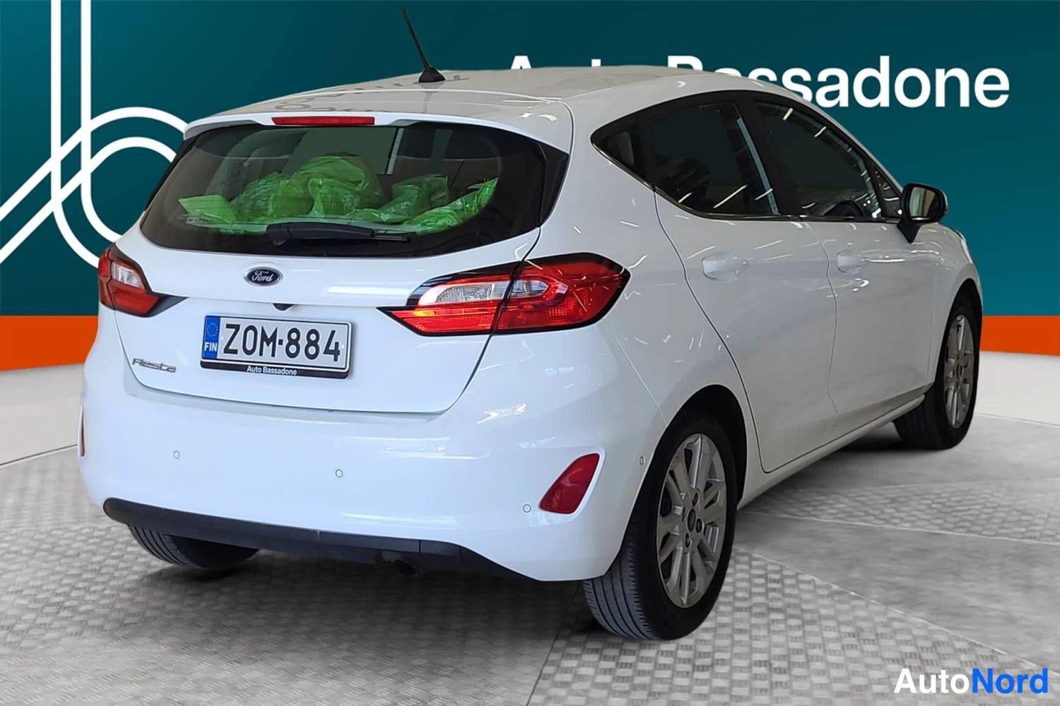 Valkoinen Ford Fiesta 2022, takaviisto, kuva 6