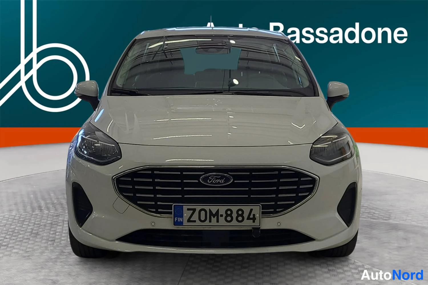Valkoinen Ford Fiesta 2022, edestä, kuva 4