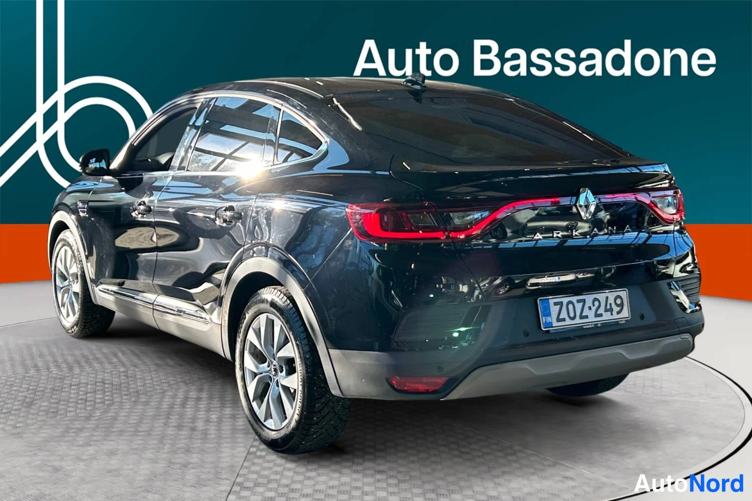 Black Renault Arkana E-Tech 2024, rear three-quarter, photo 6