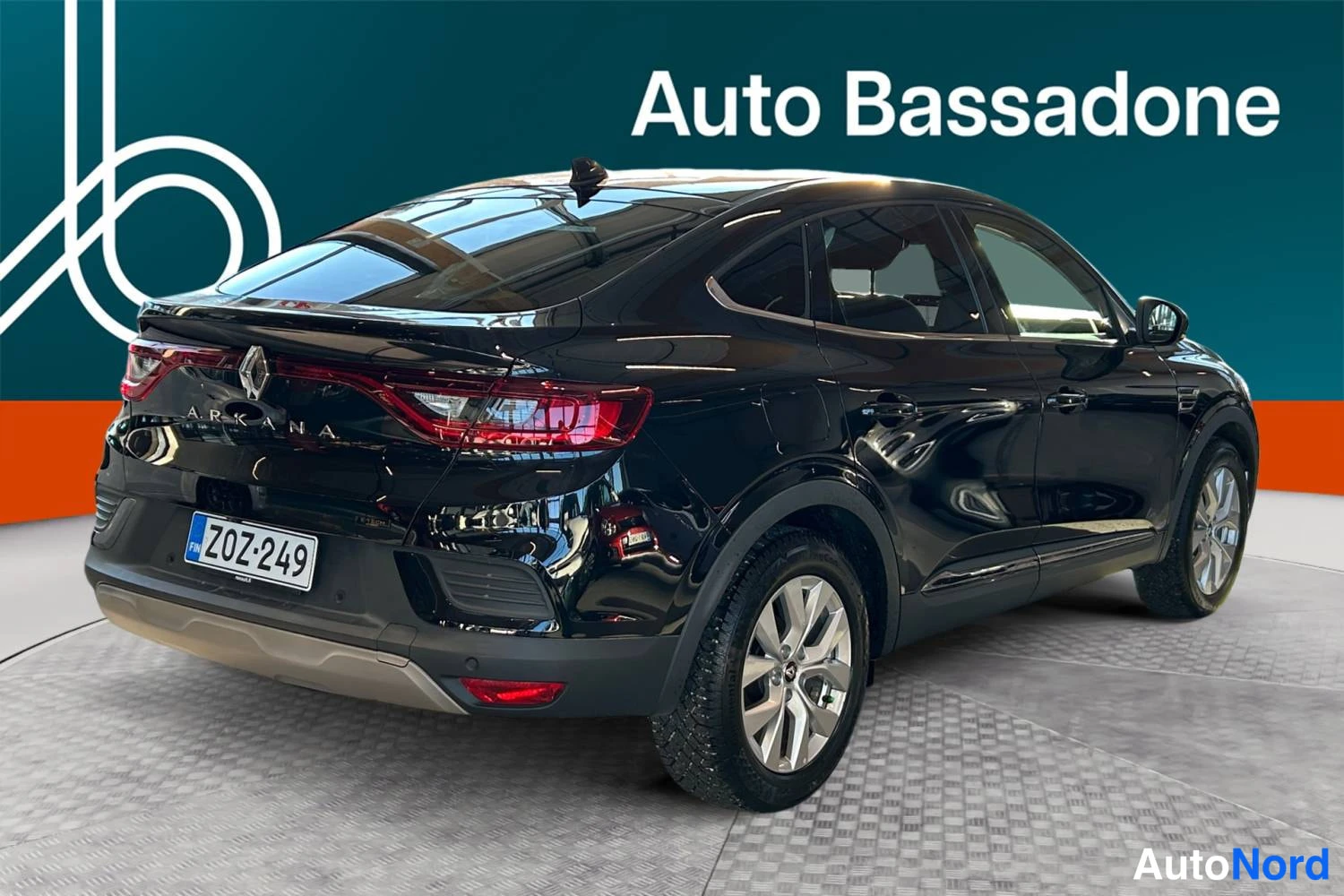 Black Renault Arkana E-Tech 2024, rear three-quarter, photo 7