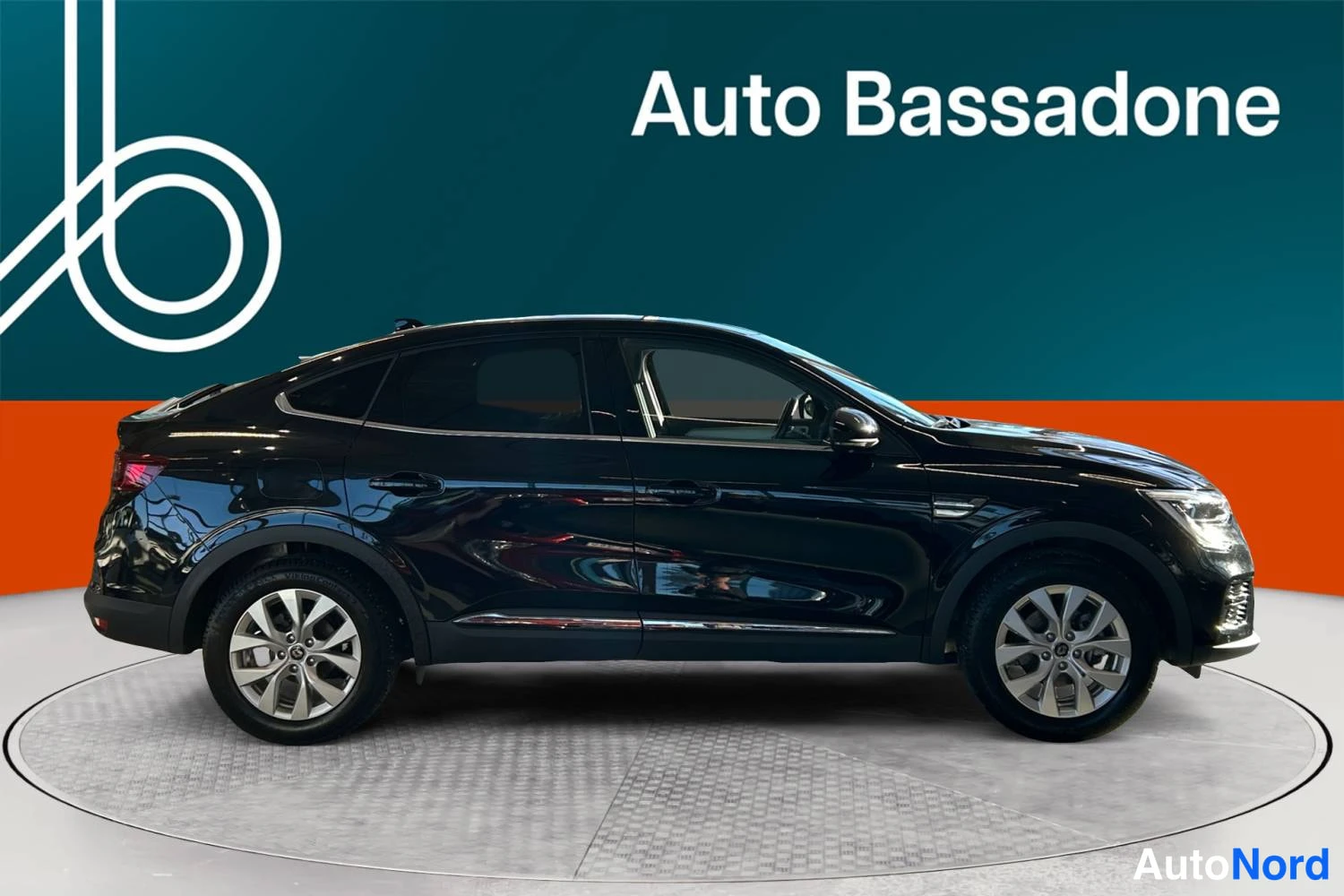 Black Renault Arkana E-Tech 2024, side, photo 5