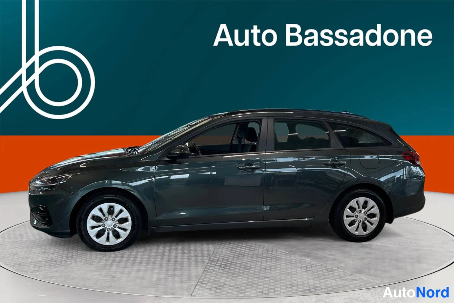 Harmaa Hyundai I30 2025, sivulta, kuva 6