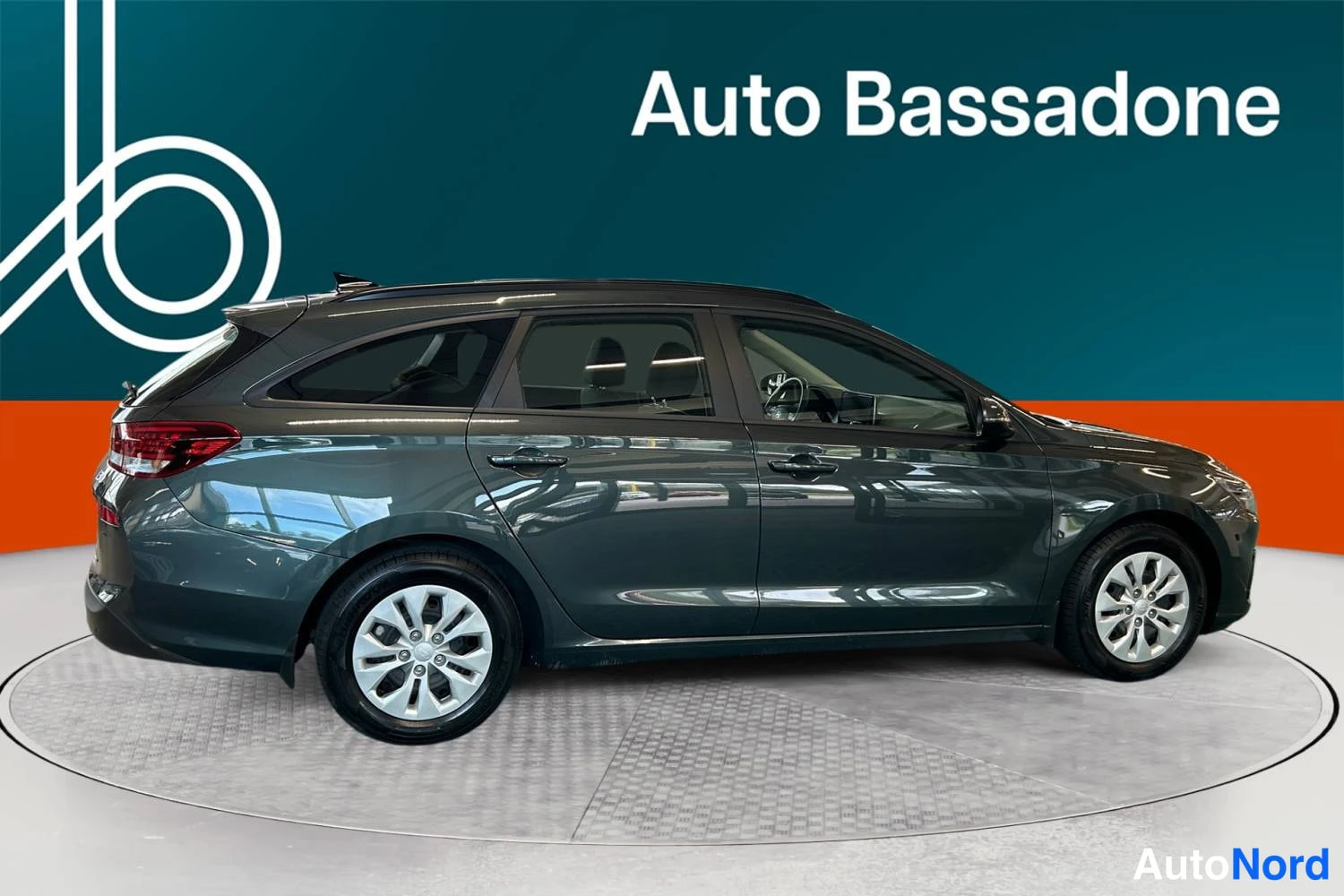 Harmaa Hyundai I30 2025, sivulta, kuva 5