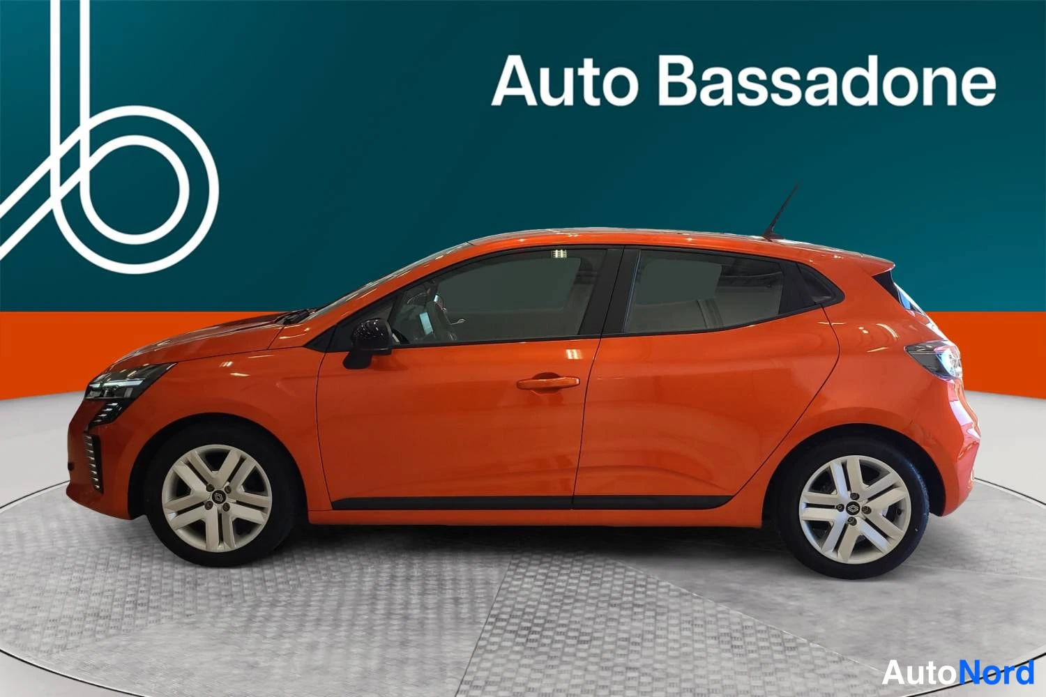 Renault Clio 2025, etuviisto, keula vasemmalle, kuva 2