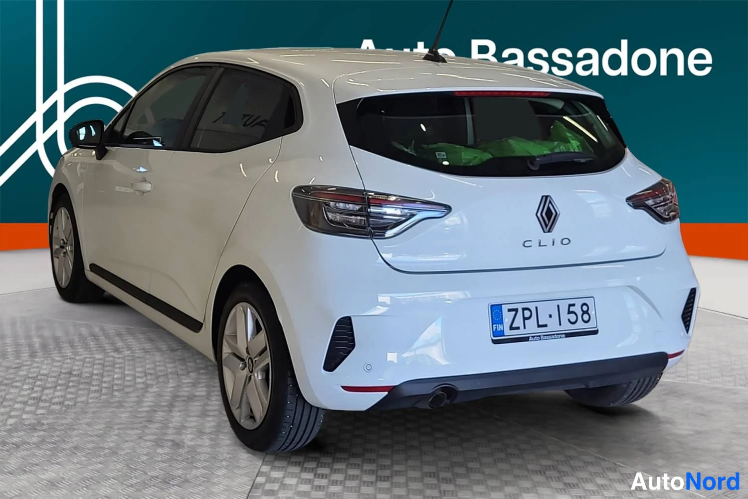 Valkoinen Renault Clio 2025, takaviisto, kuva 5