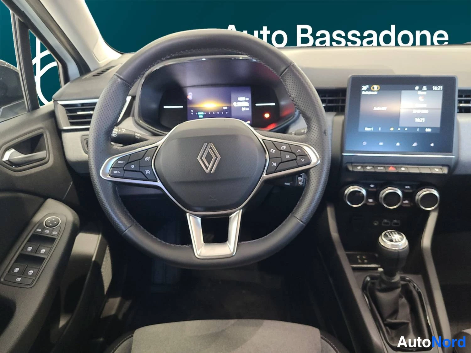 Valkoinen Renault Clio 2025, kuva 22