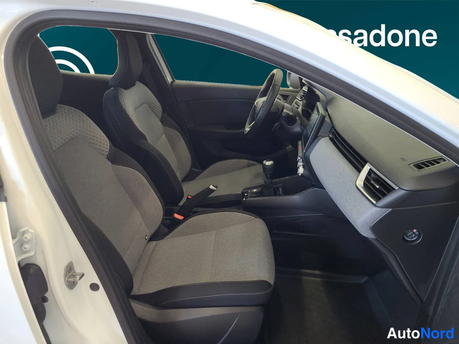 Valkoinen Renault Clio 2025, kuva 24