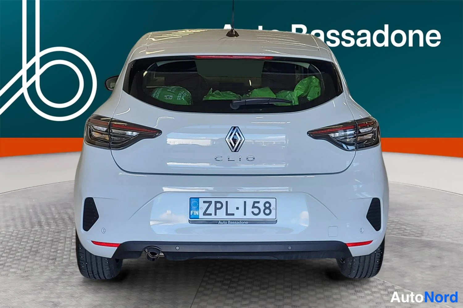Valkoinen Renault Clio 2025, takaa, kuva 7