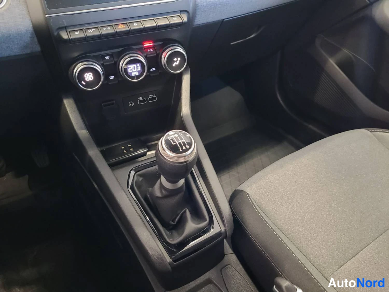 Valkoinen Renault Clio 2025, kuva 20