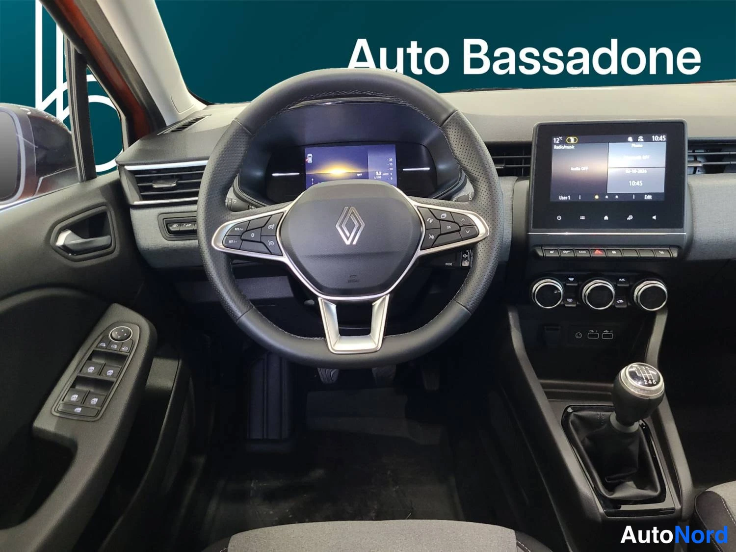 Oranssi Renault Clio 2025, kuva 11