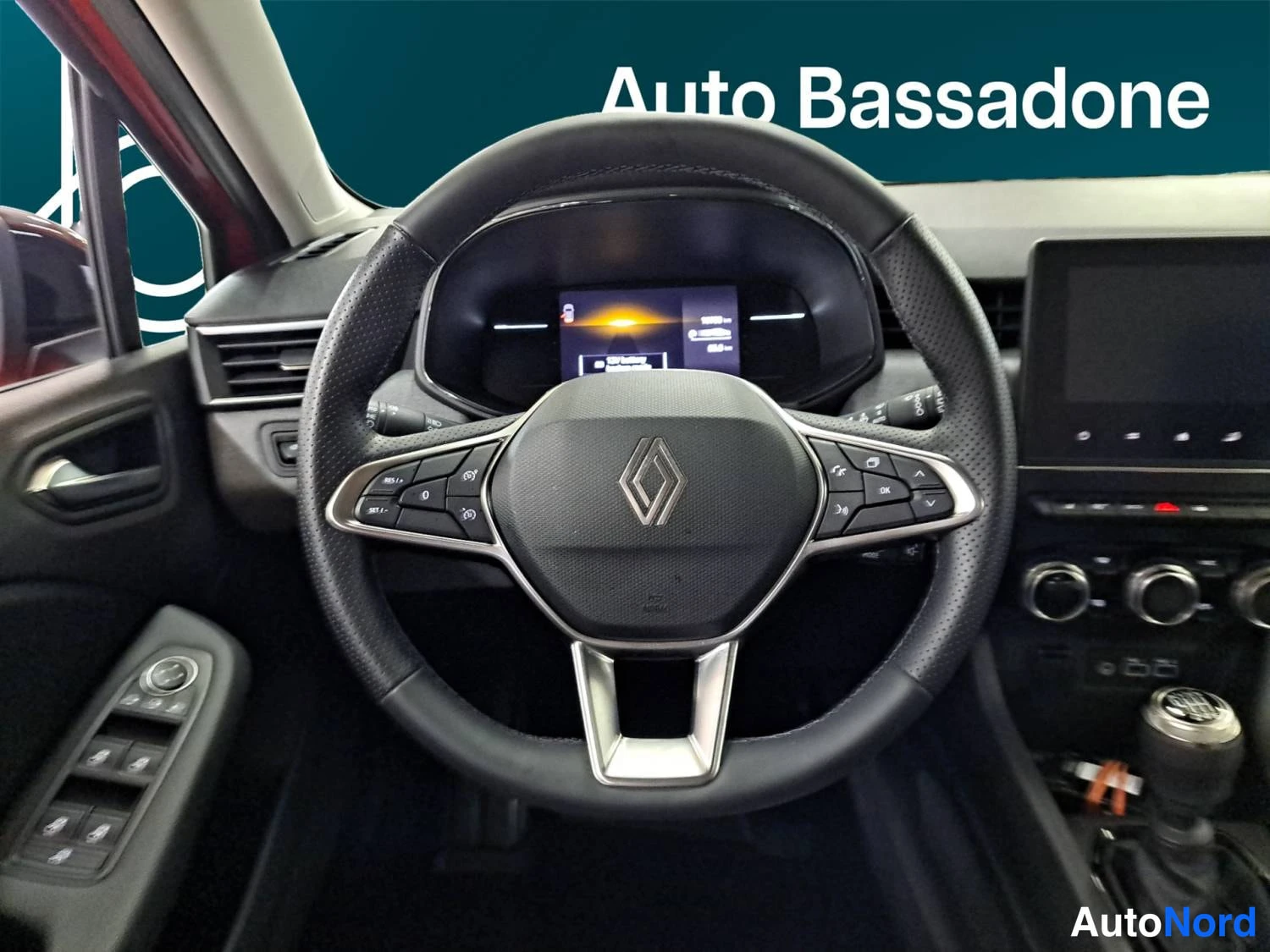Oranssi Renault Clio 2025, kuva 11