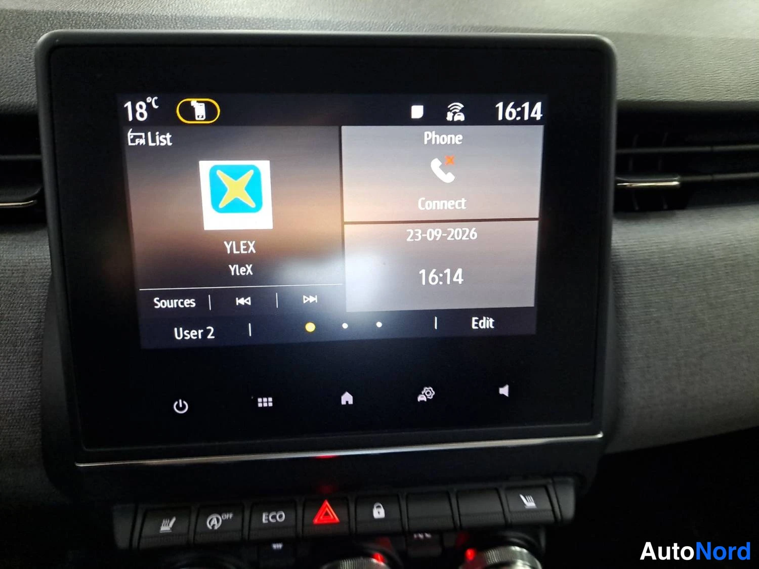 Oranssi Renault Clio 2025, kuva 14