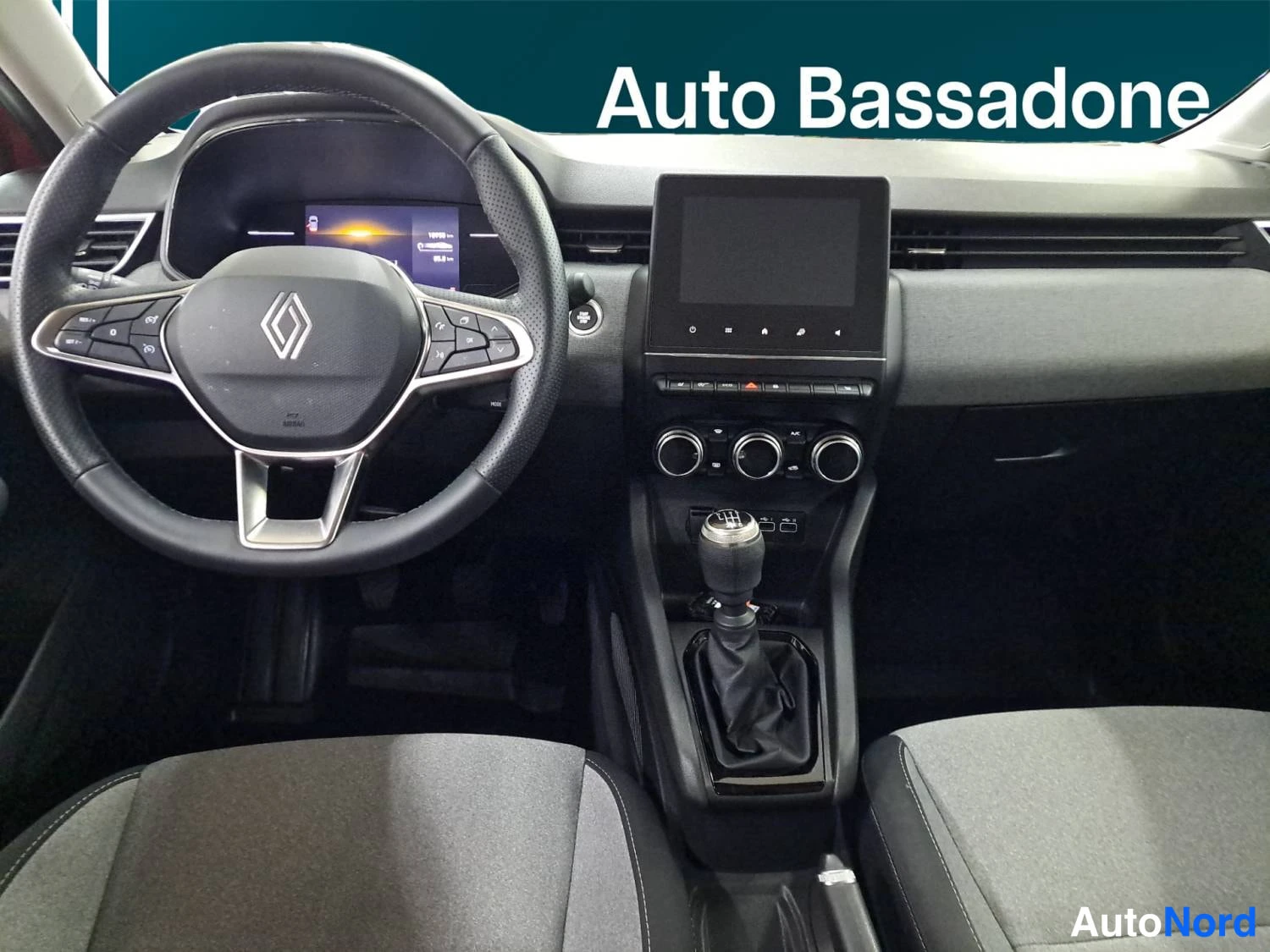 Oranssi Renault Clio 2025, kuva 9