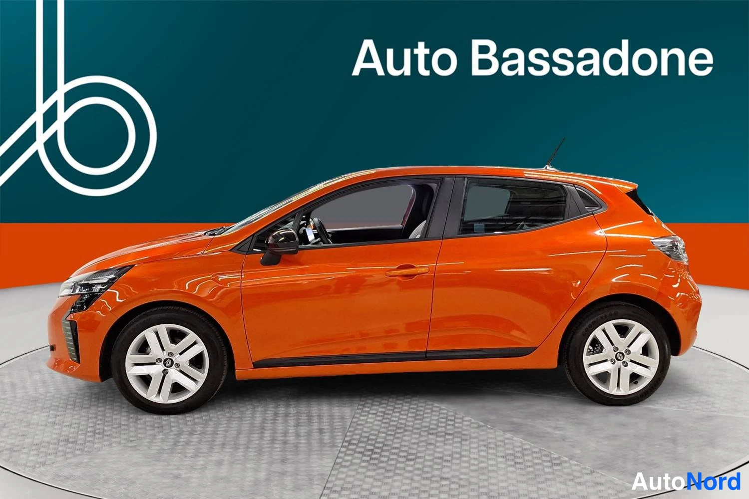 Oranssi Renault Clio 2025, sivulta, kuva 5