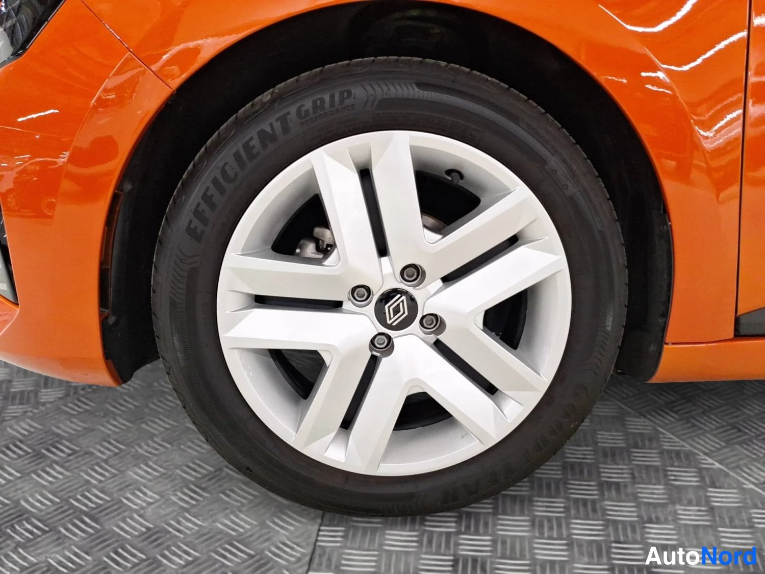 Oranssi Renault Clio 2025, kuva 11
