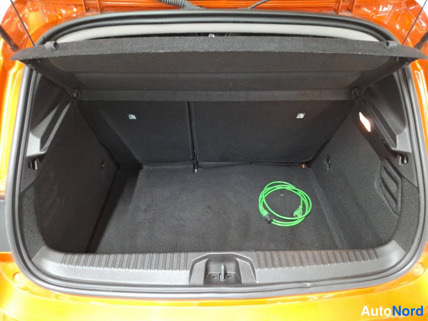 Oranssi Renault Clio 2025, kuva 13