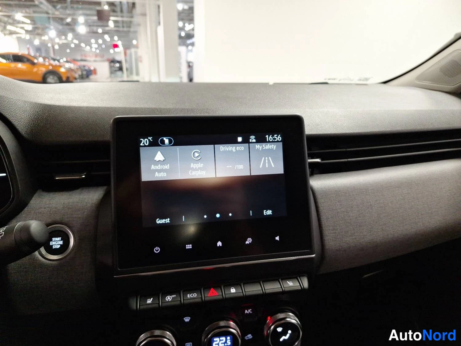 Oranssi Renault Clio 2025, kuva 17