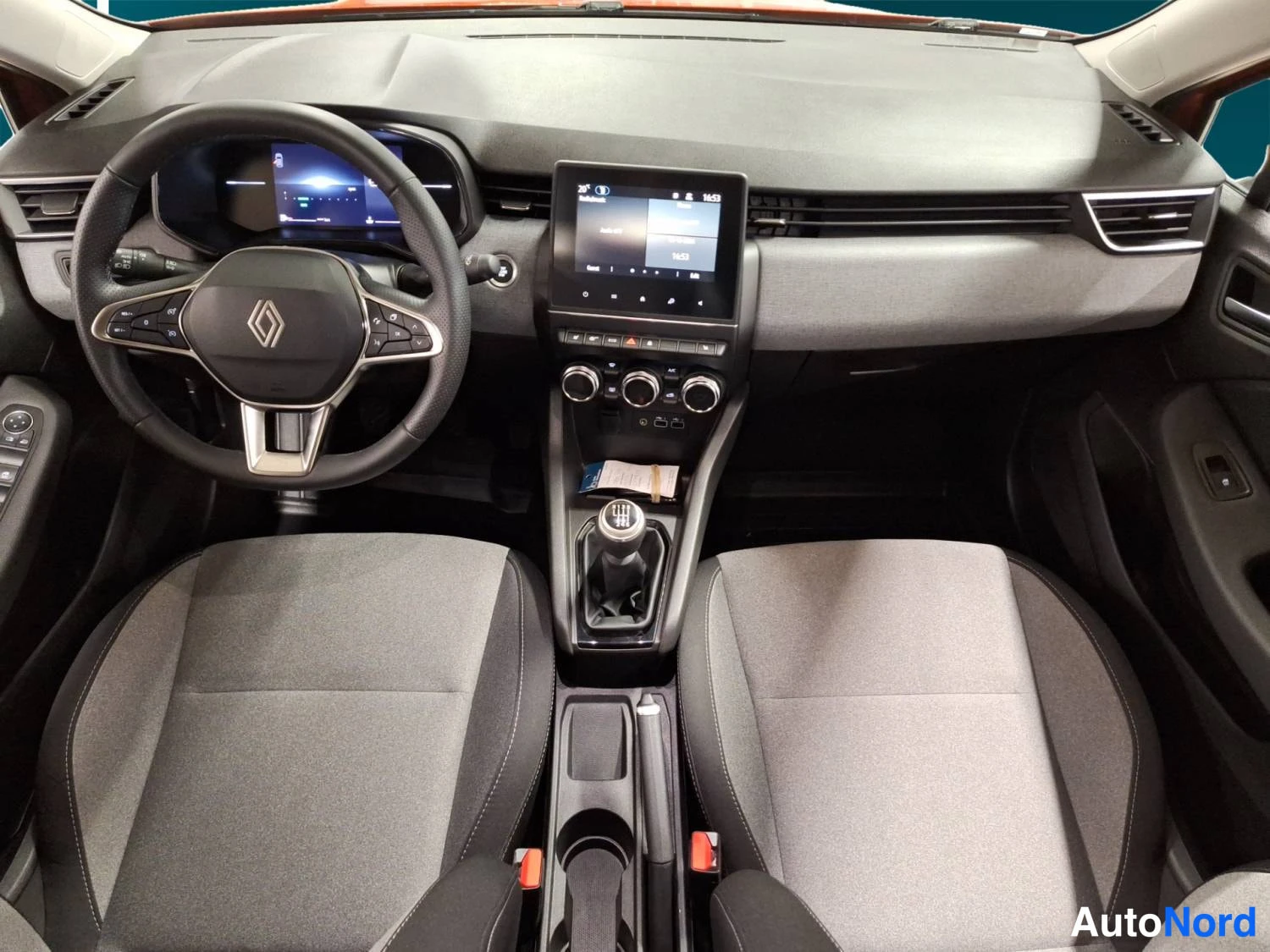 Oranssi Renault Clio 2025, kuva 23