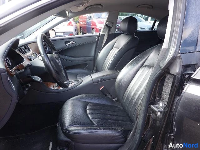 Musta Mercedes-Benz CLS 2010, etuistuimet, kuva 20
