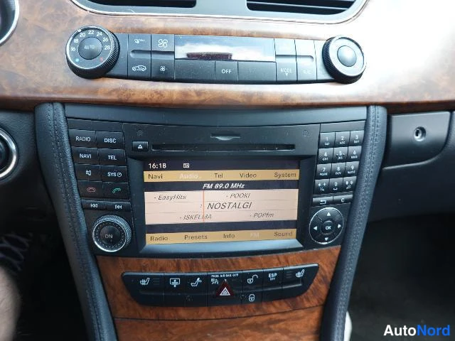 Musta Mercedes-Benz CLS 2010, yksityiskohta, kuva 28