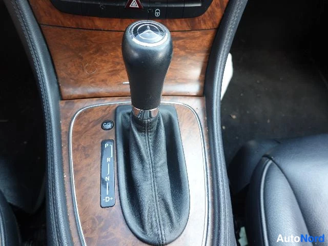 Musta Mercedes-Benz CLS 2010, yksityiskohta, kuva 23