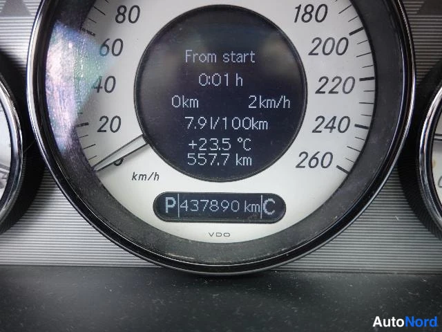 Musta Mercedes-Benz CLS 2010, yksityiskohta, kuva 29