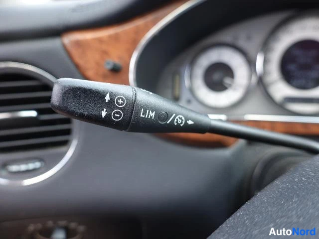 Musta Mercedes-Benz CLS 2010, yksityiskohta, kuva 25