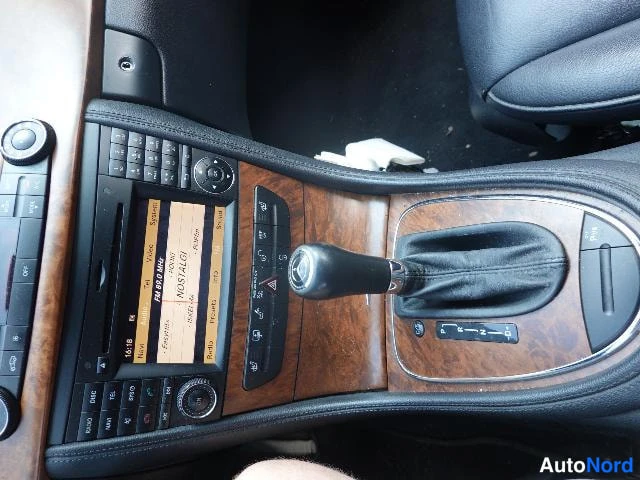 Musta Mercedes-Benz CLS 2010, ohjaamo, kuva 18