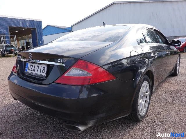 Musta Mercedes-Benz CLS 2010, takaviisto, kuva 12