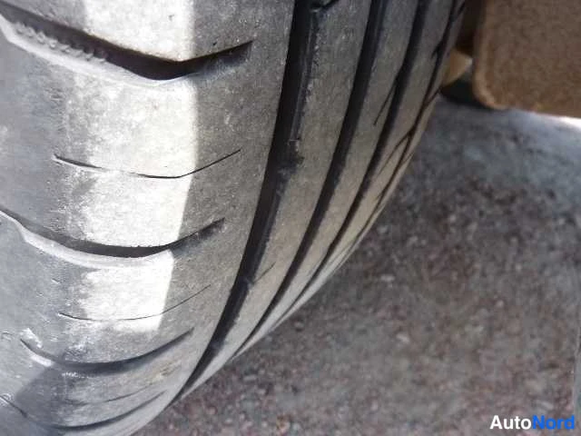 Harmaa Daewoo EVANDA 2003, yksityiskohta, kuva 32