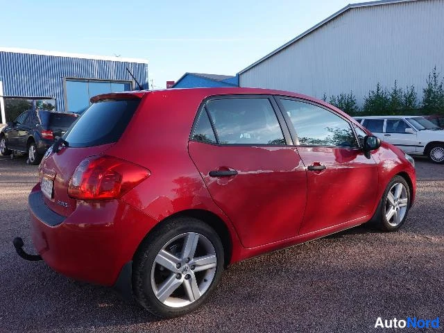 Punainen Toyota AURIS 2009, takaviisto, kuva 14