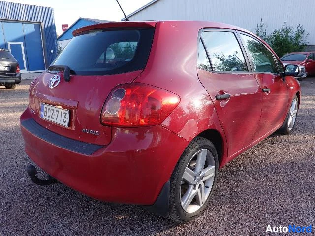 Punainen Toyota AURIS 2009, takaviisto, kuva 15