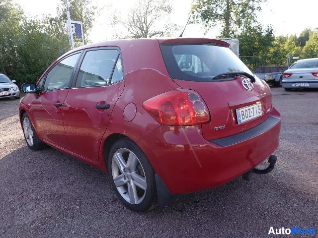 Punainen Toyota AURIS 2009, takaviisto, kuva 12
