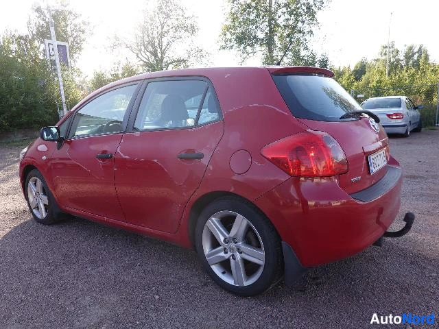 Punainen Toyota AURIS 2009, takaviisto, kuva 13