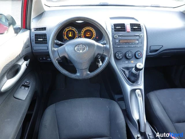 Punainen Toyota AURIS 2009, kuva 20