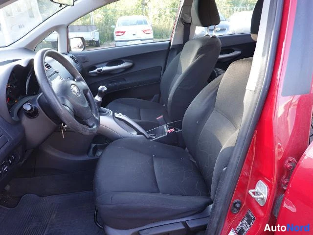 Punainen Toyota AURIS 2009, kuva 38