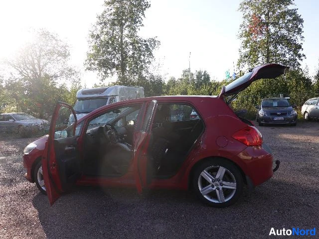 Punainen Toyota AURIS 2009, takaviisto, kuva 14