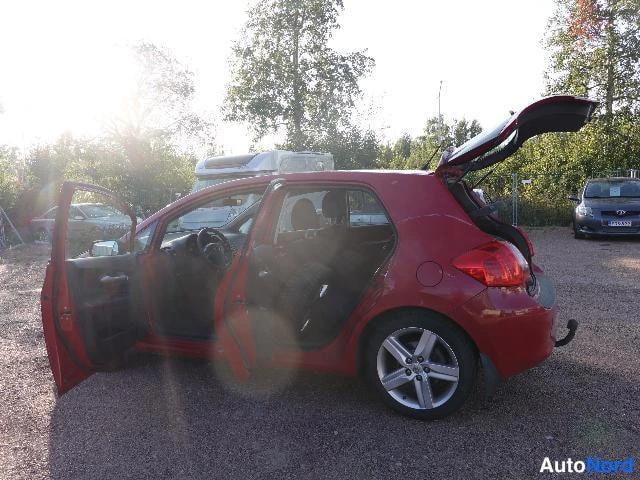 Punainen Toyota AURIS 2009, takaviisto, kuva 15