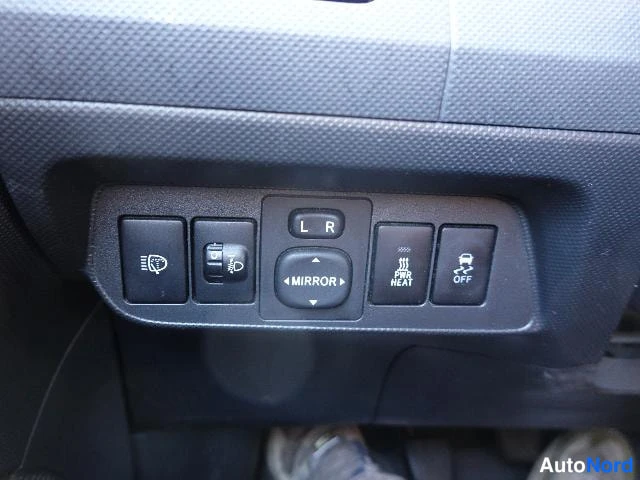 Punainen Toyota AURIS 2009, yksityiskohta, kuva 25
