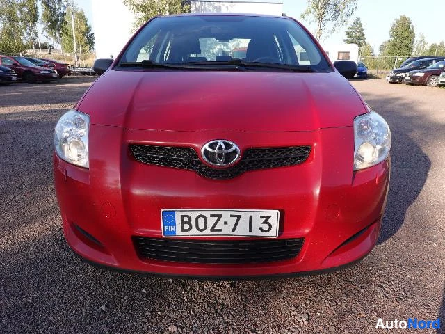 Punainen Toyota AURIS 2009, edestä, kuva 10