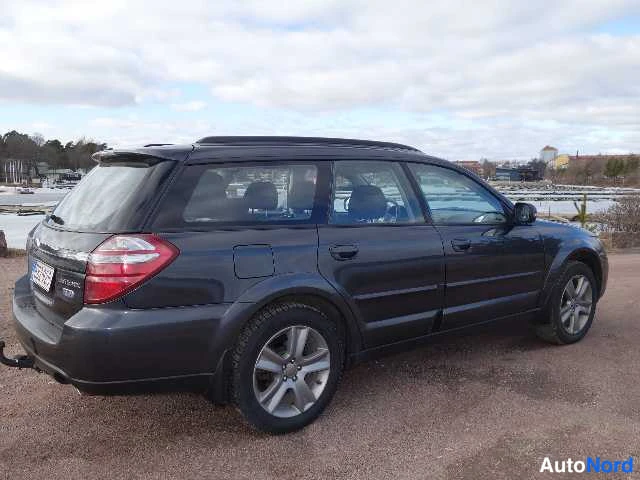 Harmaa Subaru Legacy Outback 2009, takaviisto, kuva 11